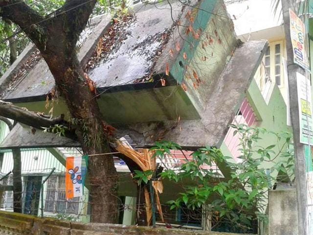 A-building-collapses-in-Jalpaiguri-district-in-Bengal-after-earthquake-HT-File-Photo