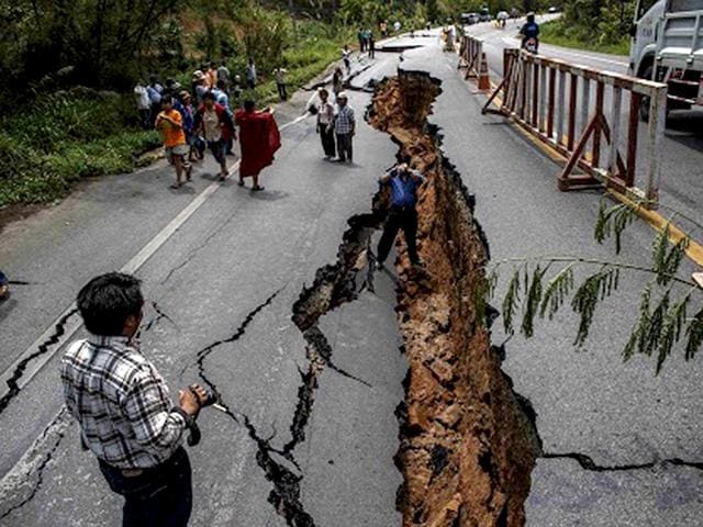 A shallow earthquake measuring 7.9 magnitude struck Nepal causing buildings to collapse, injuring many and leaving a pall of dust over the city. (Photo by Special Arrangement)