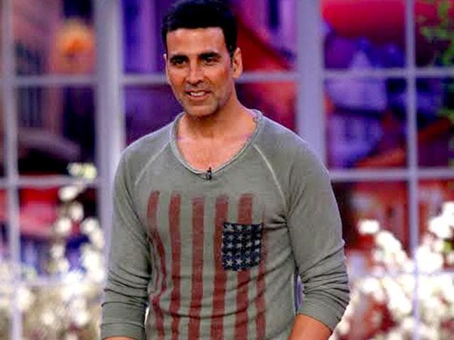 Akshay-Kumar-on-the-sets-of-Comedy-Nights-with-Kapil Akshay-Kumar-on-the-sets-of-Comedy-Nights-with-Kapil