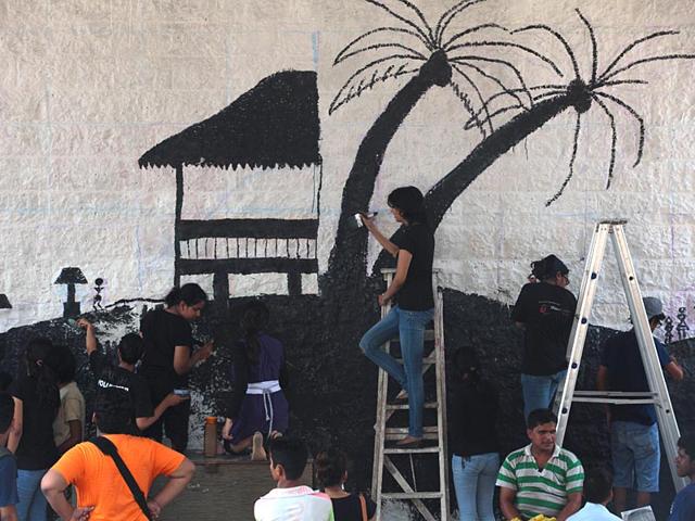 With the aim to beautify the walls of Mumbai, members of Project MAD paint the walls at Dockyard Road. (Anshuman Poyrekar/HT photo)