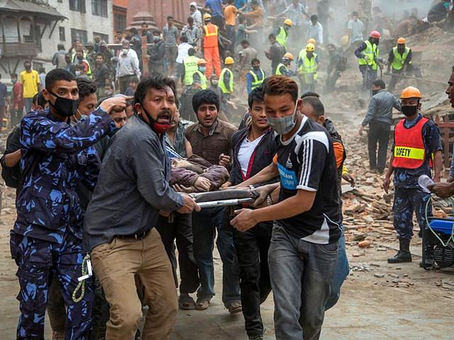 People-clear-rubble-in-Kathmandu-s-Durbar-Square-a-UNESCO-World-Heritage-Site-that-was-severely-damaged-by-an-earthquake-on-Saturday-AFP-Photo