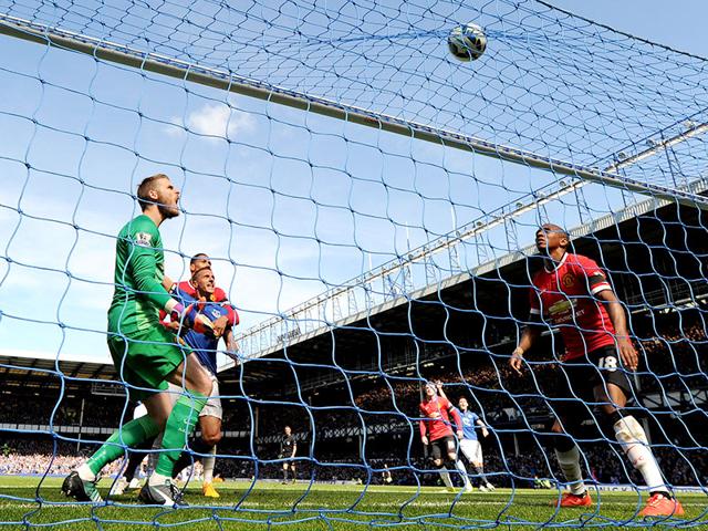 Manchester-United-goalkeeper-David-de-Gea-L-and-midfielder-Ashley-Young-R-react-after-Everton-s-English-defender-John-Stones-unseen-scores-the-second-goal-during-their-English-Premier-League-football-match-on-April-26-2015-AFP-Photo