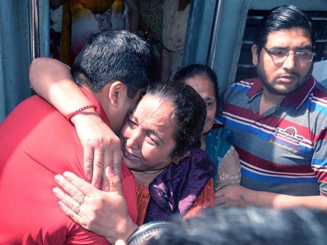 Rescuers-clear-the-debris-at-Durbar-Sqaure-after-the-earthquake-in-Kathmandu-AP-Photo Rescuers-clear-the-debris-at-Durbar-Sqaure-after-the-earthquake-in-Kathmandu-AP-Photo
