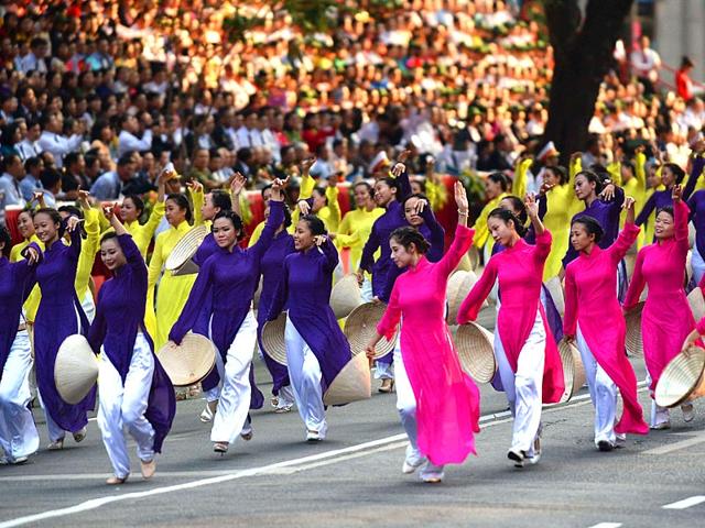 Dancers with traditional costumers and conical hats perform during the parade. (AFP Photo)