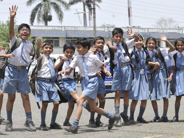 Jubilant students of Jawaharlal Nehru School in Bhopal on Thursday on the last day of academic session before start of summer vacations. (HT photo)
