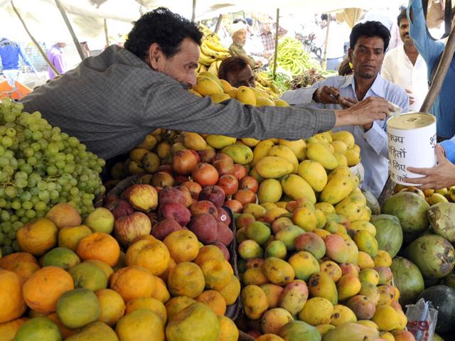 BJP MLA Ramesh Mendola collects donation for Nepal quake victims, in Indore on Sunday. (Shankar Mourya/HT photo)