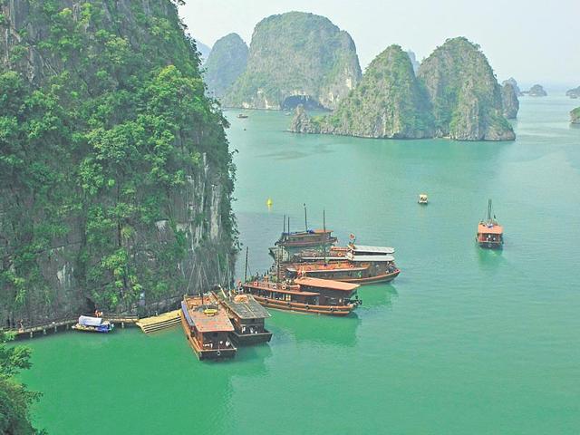 The-picturesque-Halong-Bay-in-Vietnam