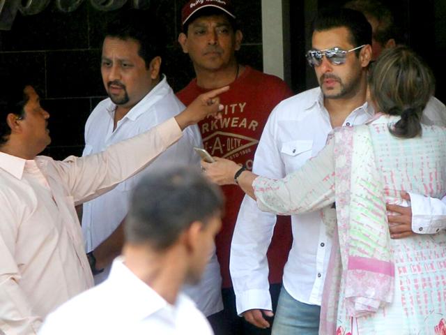 Salman-Khan-leaves-his-Bandra-residence-for-the-Sessions-Court-on-Wednesday-Satish-Bate-HT-Photo Salman-Khan-leaves-his-Bandra-residence-for-the-Sessions-Court-on-Wednesday-Satish-Bate-HT-Photo