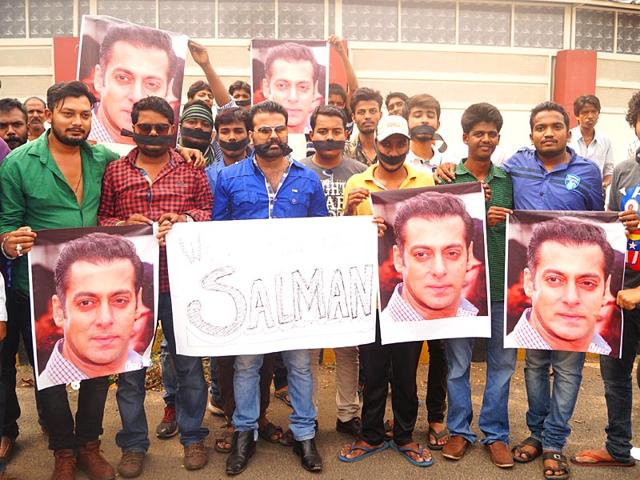 The fans of actor Salman Khan in Nagpur participate in a silent march to show solidarity with the actor who was sentenced to five years in jail. (IANS Photo)