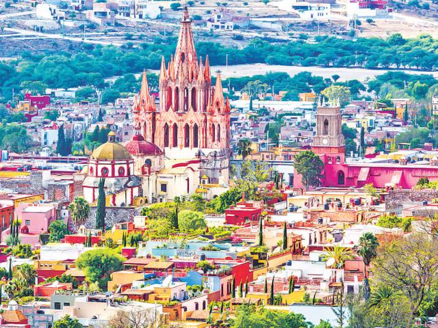 Mexico-s-hidden-jewel-San-Miguel-de-Allende-is-a-beautiful-vibrant-colonial-era-town-perfectly-preserved-and-popular-with-artists-In-this-photo-Aerial-view-of-San-Miguel-de-Allende Mexico-s-hidden-jewel-San-Miguel-de-Allende-is-a-beautiful-vibrant-colonial-era-town-perfectly-preserved-and-popular-with-artists-In-this-photo-Aerial-view-of-San-Miguel-de-Allende