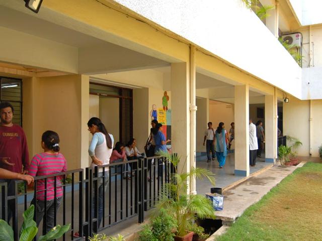 Students-standing-in-corridor-of-National-Law-School-Nagarbhavi-Bangalore-campus-Photo-by-Hemant-Mishra-Mint