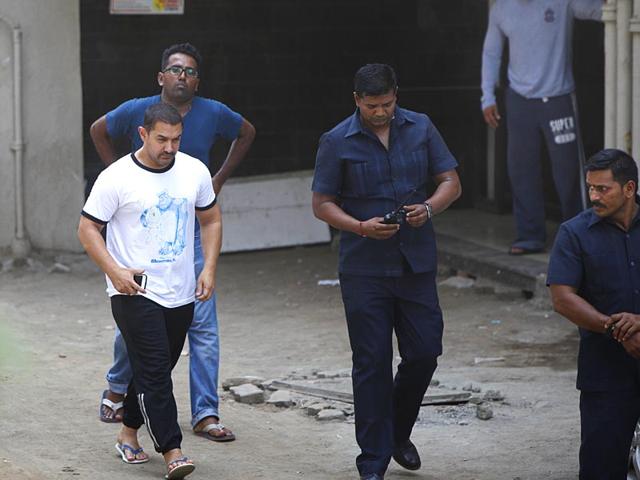 Salman-Khan-s-close-friend-and-superstar-Aamir-Khan-met-the-actor-at-his-Bandra-residence-after-the-Dabangg-star-was-pronounced-guilty-in-the-2002-hit-and-run-case-Satish-Bate-HT-photo Salman-Khan-s-close-friend-and-superstar-Aamir-Khan-met-the-actor-at-his-Bandra-residence-after-the-Dabangg-star-was-pronounced-guilty-in-the-2002-hit-and-run-case-Satish-Bate-HT-photo