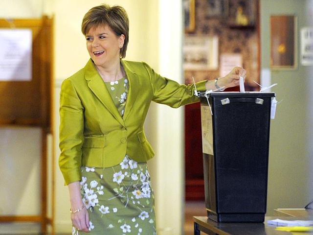 Scotland's First Minister and Leader of the Scottish National Party (SNP) Nicola Sturgeon casts her vote at the Broomhoouse Community Hall in Glasgow, Scotland. (AFP Photo)