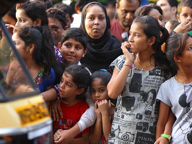 Young fans celebrate outside Salman Khan's residence, after Bombay high court suspended his sentence in hit-and-run case in Mumbai. (Satish Bate/HT photo)