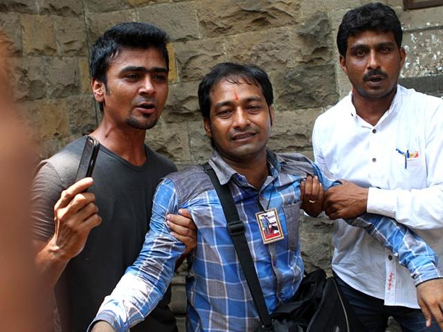 A fan of Salman Khan allegedly attempted to commit suicide outside the Bombay high court. (Arijit Sen/HT photo)