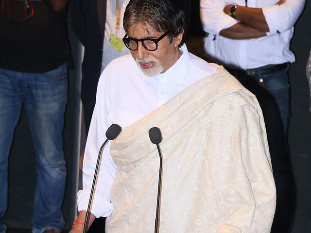 Amitabh-Bachchan-with-Deepika-Padukone-and-Irfan-Khan-during-the-IPL-2015-match-between-Mumbai-Indians-MI-and-Kolkata-Knight-Riders-KKR-in-Mumbai-on-May-14-PTI-Photo Amitabh-Bachchan-with-Deepika-Padukone-and-Irfan-Khan-during-the-IPL-2015-match-between-Mumbai-Indians-MI-and-Kolkata-Knight-Riders-KKR-in-Mumbai-on-May-14-PTI-Photo