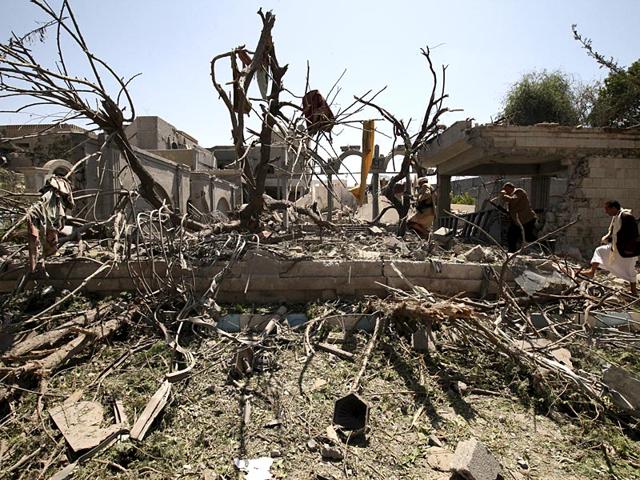 Yemen-s-former-President-s-resident-in-a-rubble-after-airstrikes-Reuters-photo Yemen-s-former-President-s-resident-in-a-rubble-after-airstrikes-Reuters-photo