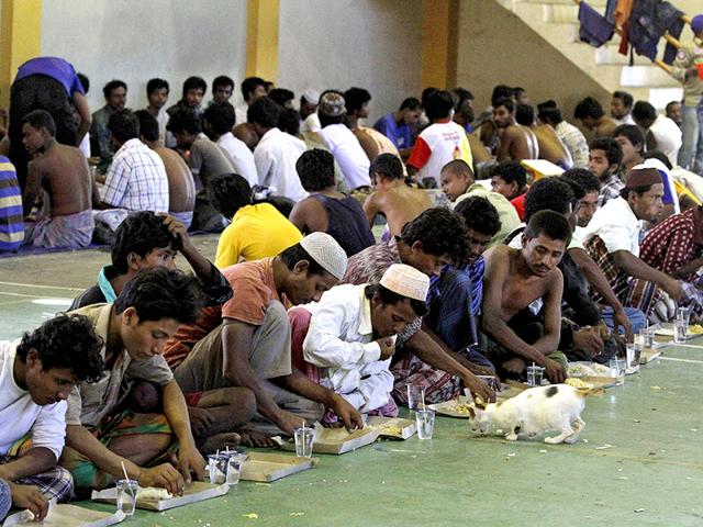 Migrants believed to be Rohingya eat inside a shelter after being rescued from boats, in Lhoksukon, Indonesia's Aceh Province (Reuters Photo) Migrants believed to be Rohingya eat inside a shelter after being rescued from boats, in Lhoksukon, Indonesia's Aceh Province (Reuters Photo)