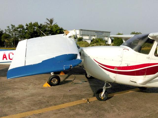 Two Cessna Jets Used By Mumbai Flying School Destroyed In Accident Hindustan Times A pilot was injured after an aircraft being used for civil aviation training crashed in pune today, the police said. two cessna jets used by mumbai flying