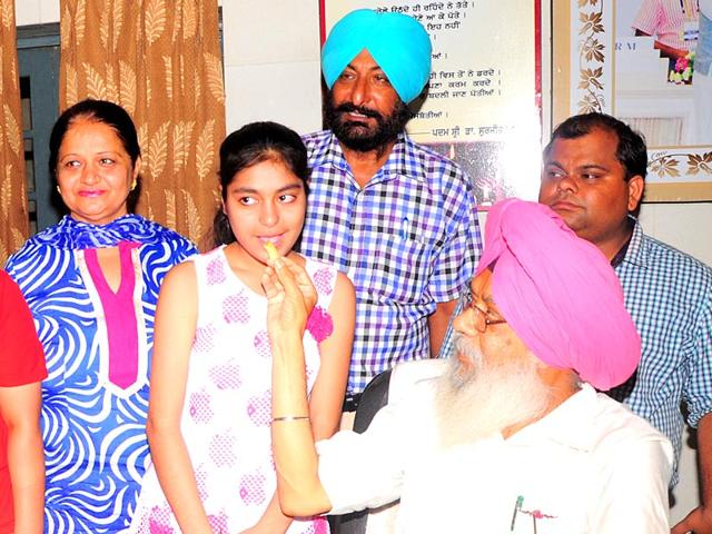 Ekta-Rani-has-scored-96-89-in-commerce-She-used-to-walk-4km-to-reach-school-daily--HT-Photo