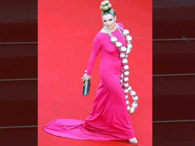 As it goes every year, Elena Lenina didn't go unnoticed at the 67th Cannes Film Festival, wearing a necklace of extra-large proportions. As it goes every year, Elena Lenina didn't go unnoticed at the 67th Cannes Film Festival, wearing a necklace of extra-large proportions.