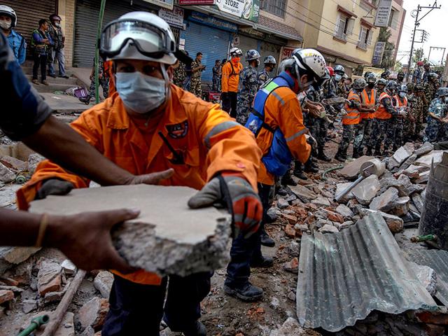 Nepalese military personnel remove debris in search of survivors in Kathmandu. (Reuters Photo)