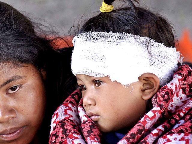 Earthquake victims get treatment at medical camps in Dolakha, Nepal. (Burhaan Kinu/ HT Photo)
