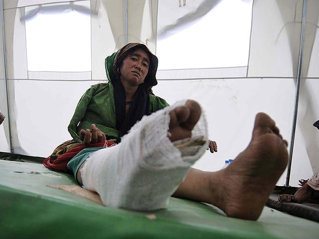 An injured woman after a fresh earthquake hit Dolakha, Nepal. (Burhaan Kinu / HT Photo)