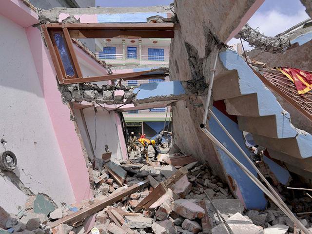 Collapsed buildings and houses after a fresh earthquake in Nepal. (Burhaan Kinu/ HT Photo)