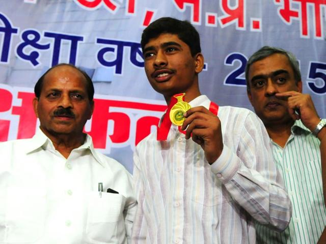 Topper-of-Madhya-Pradesh-high-school-exam-Shivam-Dubey-shows-the-gold-medal-at-MP-board-of-secondary-education-office-Bhopal-on-Thursday-Photo-Mujeeb-Faruqui-Hindustan-Times Topper-of-Madhya-Pradesh-high-school-exam-Shivam-Dubey-shows-the-gold-medal-at-MP-board-of-secondary-education-office-Bhopal-on-Thursday-Photo-Mujeeb-Faruqui-Hindustan-Times