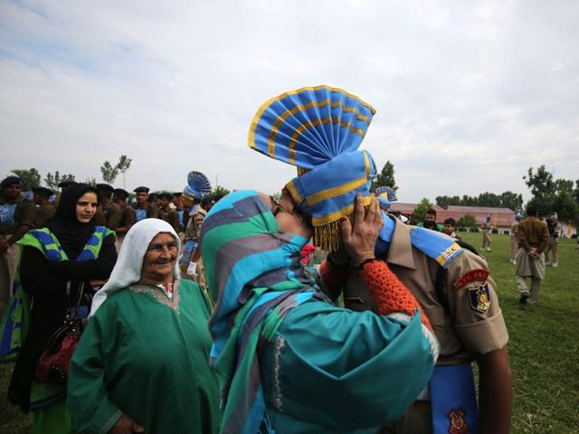 A newly recruit with his relative during the passing out parade in Humhama on the outskirts of Srinagar. Waseem Andrabi/HT