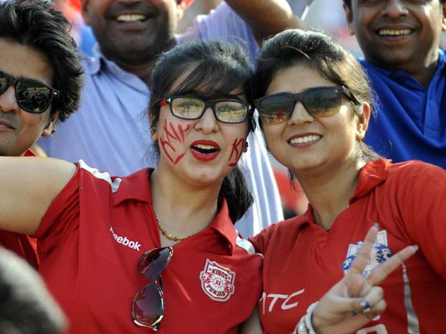 Enthusiastic fans cheering their teams during an IPl match between Kings XI Punjab and Chennai Super Kings in Mohali. Gurpreet Singh/HT