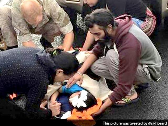 A-young-Sikh-did-not-hesitate-to-break-religious-protocol-by-removing-his-turban-to-help-an-injured-child-bleeding-profusely-after-an-accident-in-New-Zealand-s-largest-city-of-Auckland-Photo-Twitter A-young-Sikh-did-not-hesitate-to-break-religious-protocol-by-removing-his-turban-to-help-an-injured-child-bleeding-profusely-after-an-accident-in-New-Zealand-s-largest-city-of-Auckland-Photo-Twitter