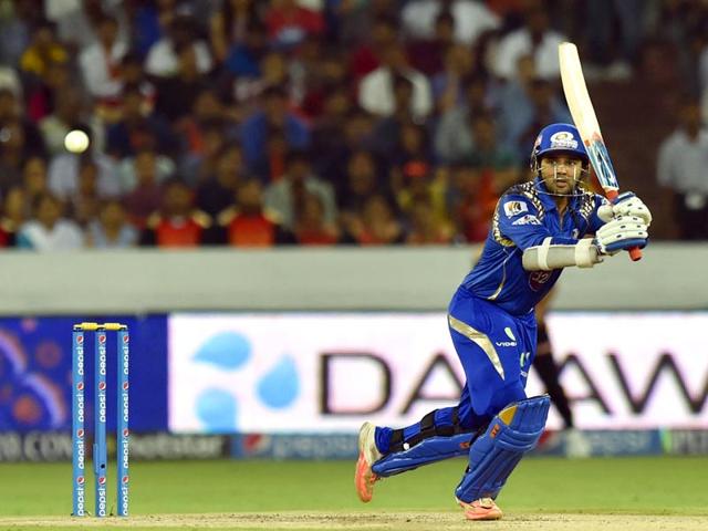 Mumbai Indians opener Parthiv Patel hit an unbeaten 51 against Sunrisers Hyderabad to help his team clinch an IPL playoffs berth in style. (Santosh Harhare/HT Photo)