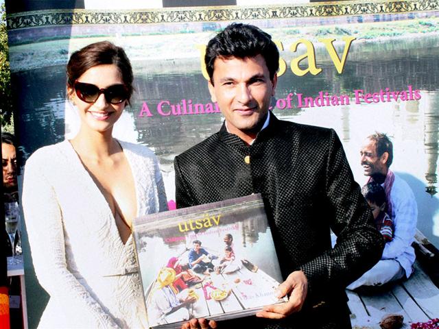 Sonam Kapoor with chef Vikas Khanna at Cannes. (PTI)
