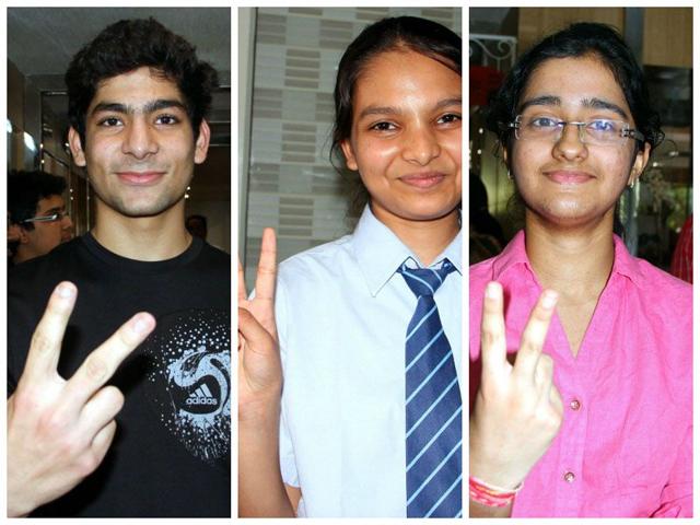 Punjab-PMET-Toppers-Terry-Mathew-Diksha-Samsukha-Nandita-were-ranked-27th-41-32-in-the-entrance-exam-HT-Photo Punjab-PMET-Toppers-Terry-Mathew-Diksha-Samsukha-Nandita-were-ranked-27th-41-32-in-the-entrance-exam-HT-Photo