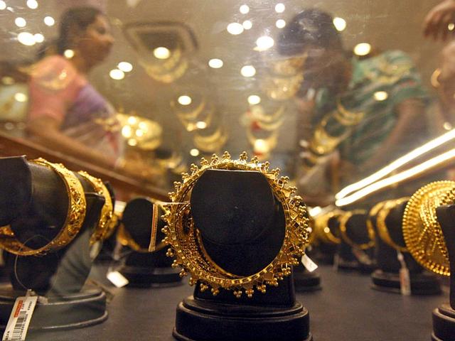 Gold-monetisation-scheme-will-allow-individuals-to-park-a-minimum-of-30-grams-of-gold-with-banks-and-earn-tax-free-interests-Reuters-File-Photo Gold-monetisation-scheme-will-allow-individuals-to-park-a-minimum-of-30-grams-of-gold-with-banks-and-earn-tax-free-interests-Reuters-File-Photo