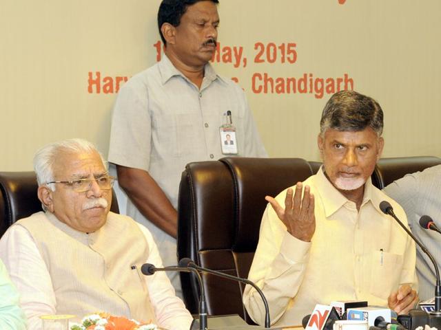 Haryana CM Manohar Lal Khattar,CM Andhra Pradesh Chandrababu Naidu along with CM of Mizoram Lal Thanhawal addressing the media persons at Haryana Niwas, Chandigarh. Gurpreet Singh/HT