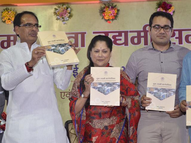 Snapdeal-CEO-Kunal-Bahal-along-with-CM-Shivraj-Singh-Chouhan-and-industries-minister-Yashodhara-Raje-Scindia-release-the-young-entrepreneur-s-guide-in-Bhopal-on-Wednesday-Mujeeb-Faruqui-HT-photo