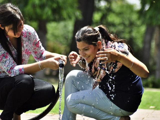 North-India-has-been-reeling-under-intense-heat-wave-Sikander-Singh-Chopra-HT North-India-has-been-reeling-under-intense-heat-wave-Sikander-Singh-Chopra-HT
