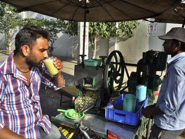 A person gulps down sugarcane juice to beat the heat in Ludhiana on Thursday. Sikander Singh Chopra/HT