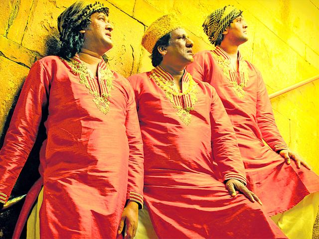 Nizami-Bandhu-is-a-well-known-Sufi-Qawwali-group-in-India-consisting-of-members-of-the-Nizami-family-which-has-ties-to-Hazrat-Nizamuddin-Auliya-and-Hazrat-Amir-Khusro Nizami-Bandhu-is-a-well-known-Sufi-Qawwali-group-in-India-consisting-of-members-of-the-Nizami-family-which-has-ties-to-Hazrat-Nizamuddin-Auliya-and-Hazrat-Amir-Khusro