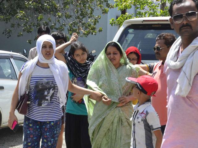 Relatives-of-acid-attack-suspect-Sanjay-Patil-at-Ashoka-Garden-police-station-in-Bhopal-on-Sunday-HT-photo Relatives-of-acid-attack-suspect-Sanjay-Patil-at-Ashoka-Garden-police-station-in-Bhopal-on-Sunday-HT-photo