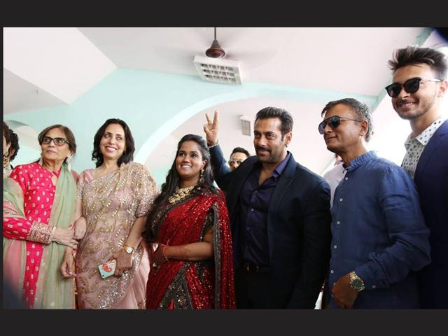 Salman-Khan-reaches-Mandi-for-sister-Arpita-Khan-Sharma-s-reception-HT-photo- Salman-Khan-reaches-Mandi-for-sister-Arpita-Khan-Sharma-s-reception-HT-photo-