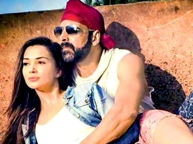Akshay-Kumar-Amy-Jackson-in-Singh-Is-Bling Akshay-Kumar-Amy-Jackson-in-Singh-Is-Bling