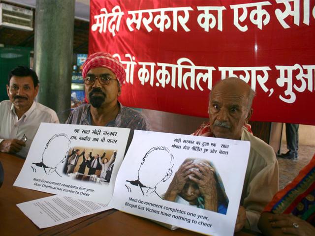 A-conglomerate-of-five-NGOs-working-among-the-Bhopal-gas-victims-slammed-the-Modi-government-for-going-soft-on-the-Union-Carbide-Bidesh-Manna-HT A-conglomerate-of-five-NGOs-working-among-the-Bhopal-gas-victims-slammed-the-Modi-government-for-going-soft-on-the-Union-Carbide-Bidesh-Manna-HT