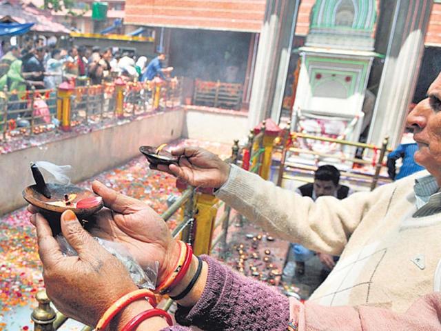 The-Kheer-Bhawani-Mela-is-celebrated-with-fervour-HT-photo The-Kheer-Bhawani-Mela-is-celebrated-with-fervour-HT-photo