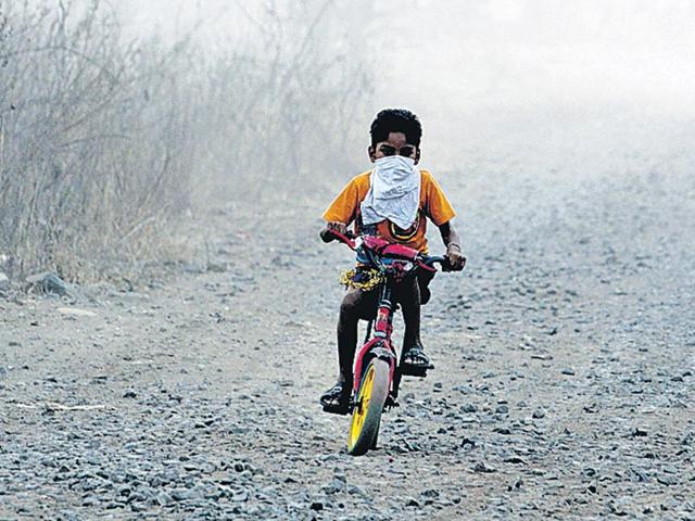 HT-raised-the-issue-regarding-increasing-pollution-in-Indore-on-May-19-2015-In-reaction-Madhya-Pradesh-Pollution-Control-Board-has-issued-notice-to-IMC-and-a-private-firm-entrusted-with-the-job-of-waste-management-for-the-city-HT-Photo