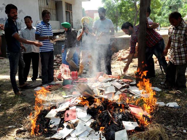 Punjab-language-department-burns-all-copies-of-banned-book-HT-Photo
