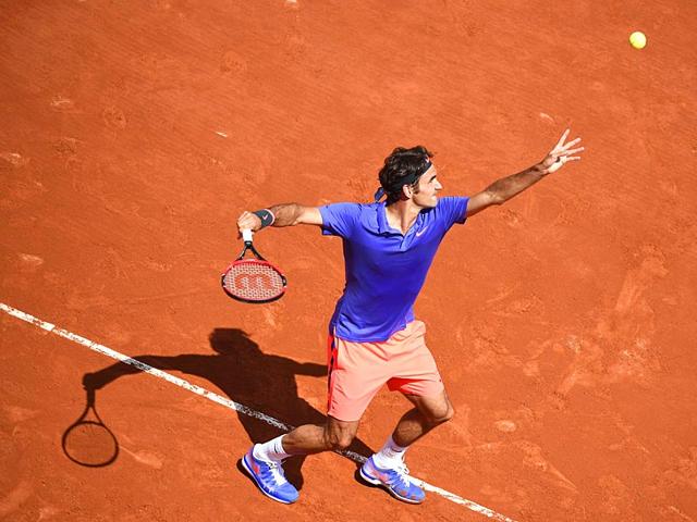 Switzerland-s-Roger-Federer-serves-the-ball-to-Spain-s-Marcel-Granollers-during-the-men-s-second-round-at-the-Roland-Garros-2015-French-Tennis-Open-in-Paris-AFP-PHOTO